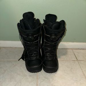 Snowboard boot only worn once